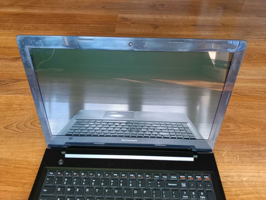 Laptop Lenovo, 6GB RAM, dysk SSD, Windows 11, w pełni sprawny