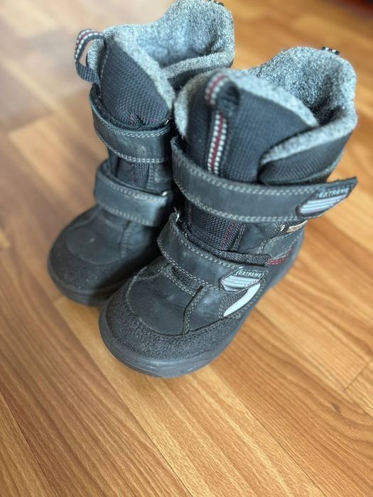 Продам зимові ботинки