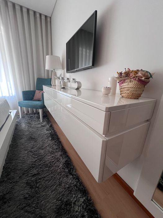 Aparador Suspenso 180cm Lacado Branco Alto Brilho – Excelente Estado