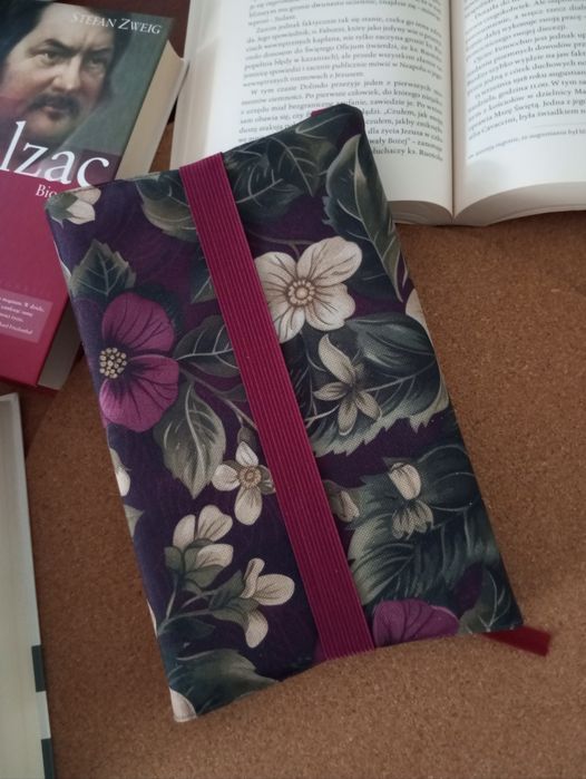 Otulacz na książkę, etui, okładka.
