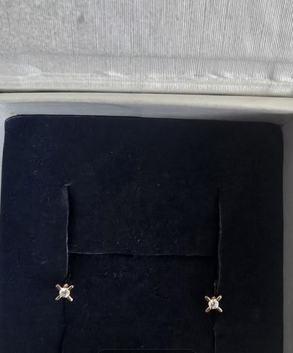 Золоті сережки-пусети.