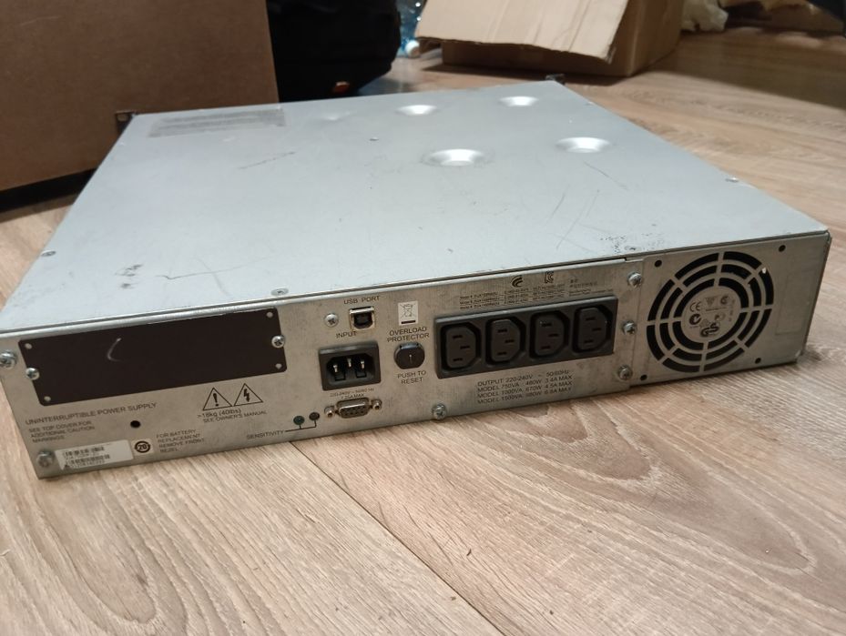 Бесперебойник APC Smart UPS SUA750RMI2U
