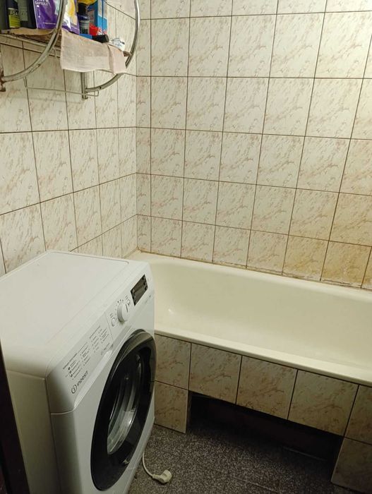 Здається кімната для 1-2 людини без хозяїв