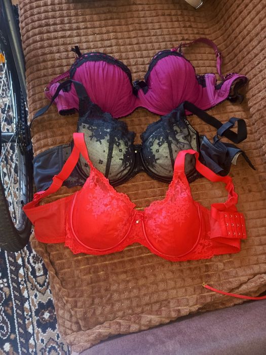 Продам бюсти в кольорах