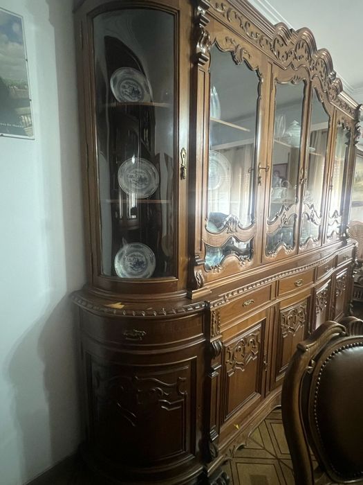 Conjunto de Mobiliário de Sala de Jantar Antigo em Carvalho Maciço e M