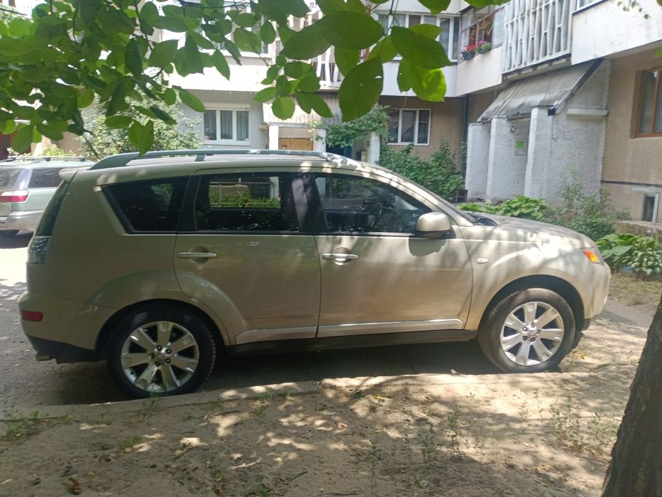 Mitsubishi Outlander XL 2.2tdi 7 місць 
Авто зараз