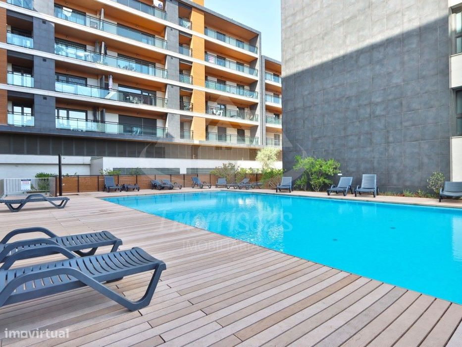 Apartamento T3 com box no Condomínio Blue Garden, em Sacavém