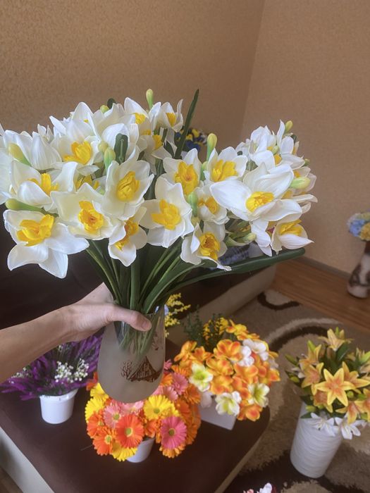 Декор красиві квіти гербери та інші