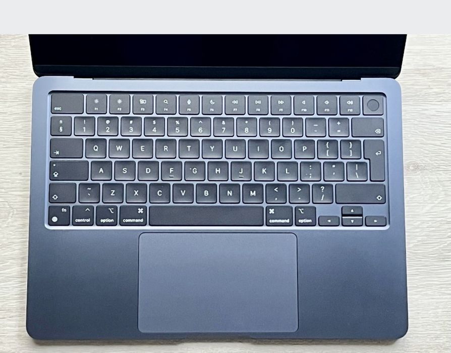 MacBook Air 15 cali M3; 256GB/8GB