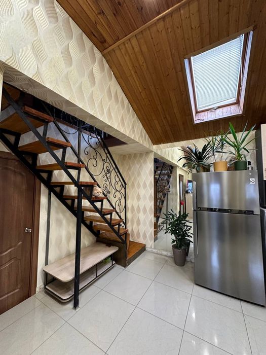 Гарна трьох кімнатна квартира в Гостомелі в тихому місці