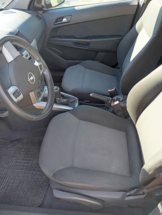 Opel Astra H 1.6 benzyna 2012