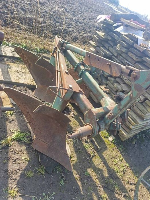 Продам плуг 3-30