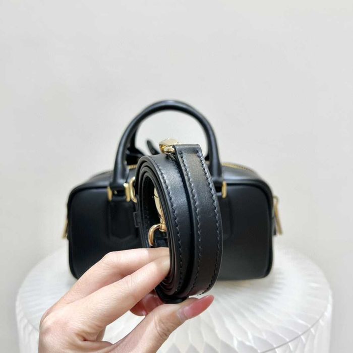 MiuMiu Czarna Torebka - Wodoszczelna dla Codziennego użytku