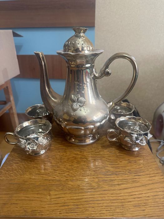 Сервіс чашки чайничок