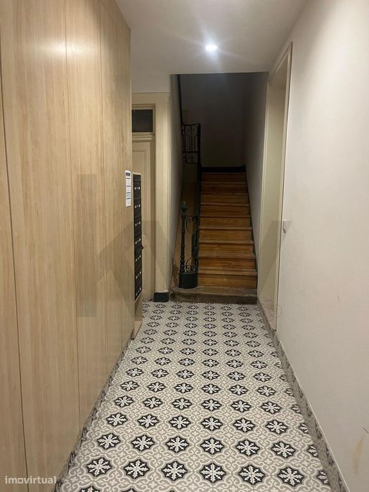 Apartamento T2 Totalmente Remodelado para Arrendamento | Lapa, Lisboa