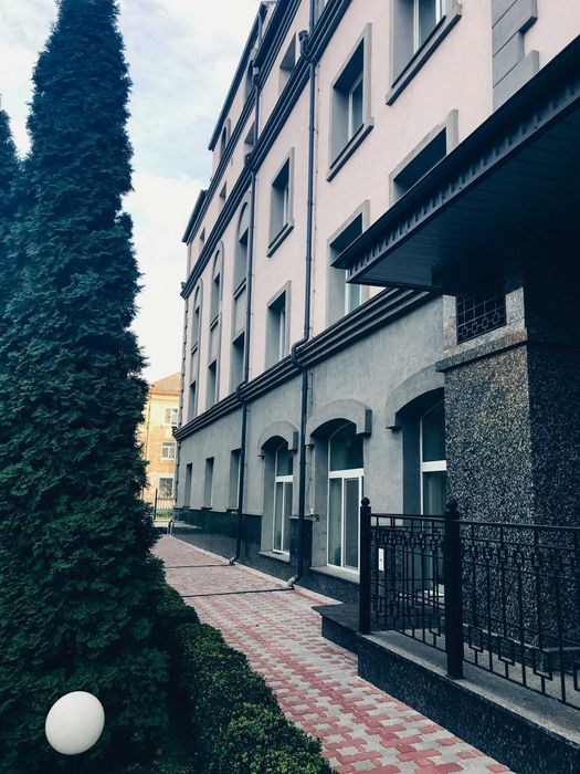 Продаж Бізнес-центру "ОЧАКІВСЬКІЙ", м. Київ