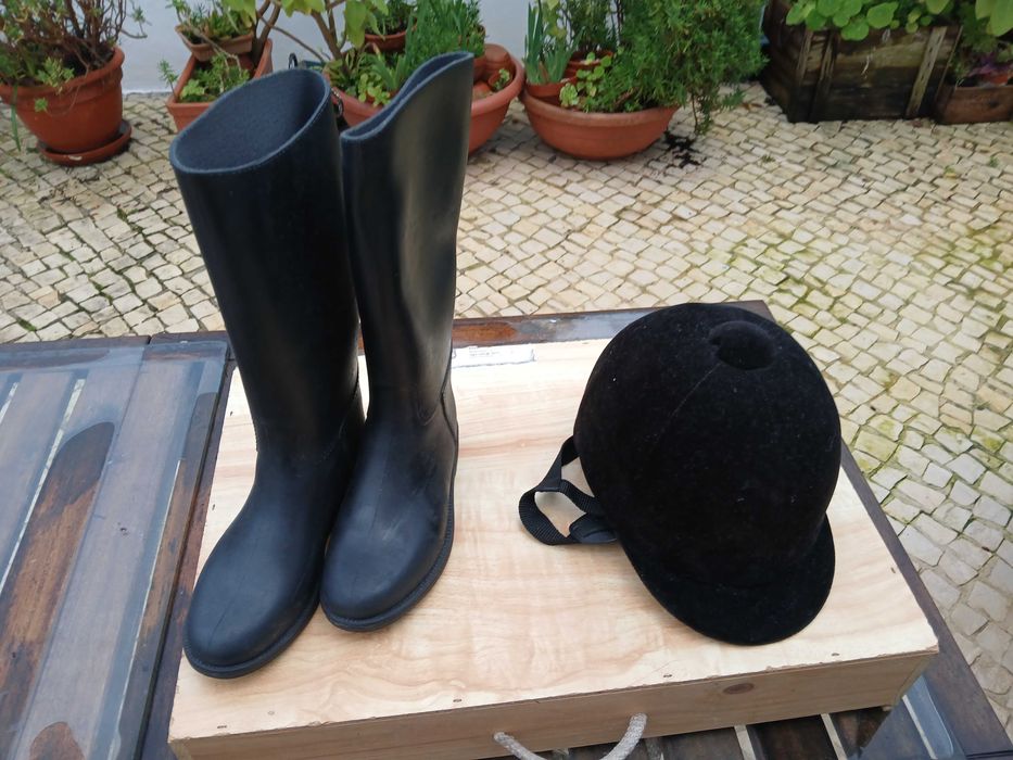 Botas e capacete Toque para equitação