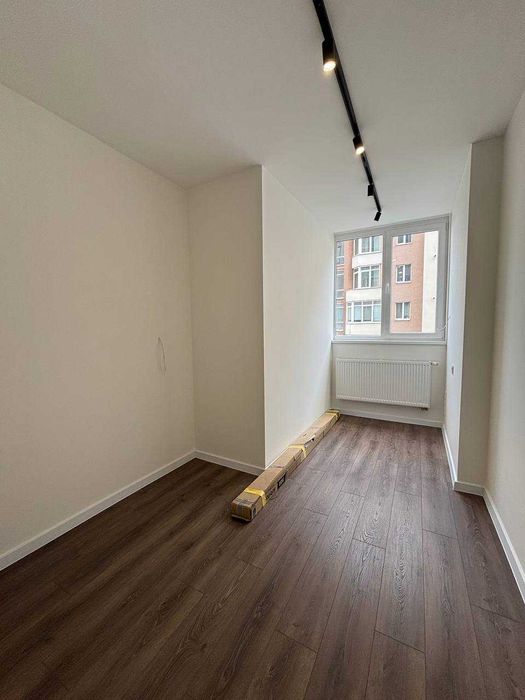 Трикімнатна квартира з ремонтом в центрі міста_M