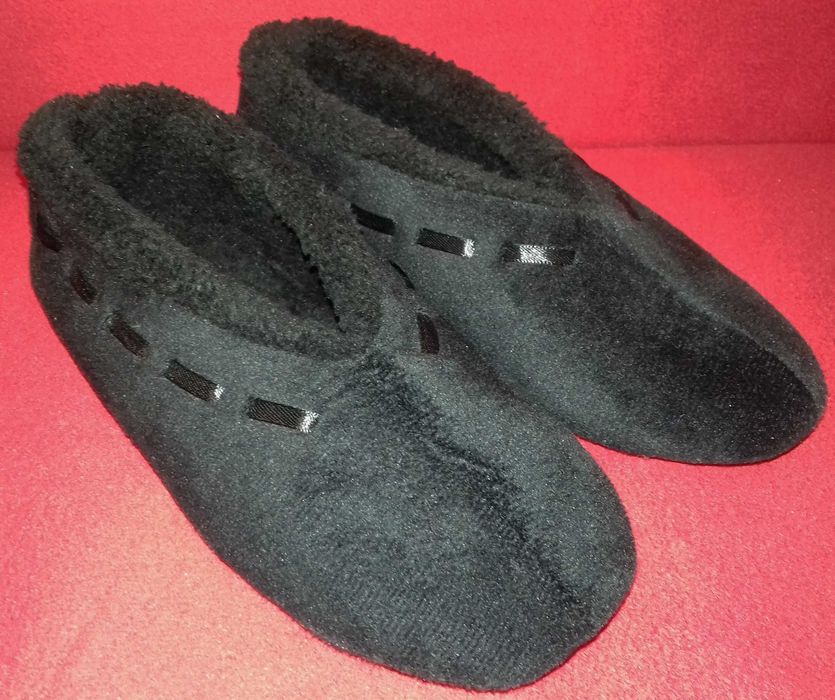 Czarne kapcie 40