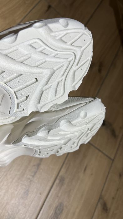 Продам нові жіночі кросівки 24 см - Nike TC 7900