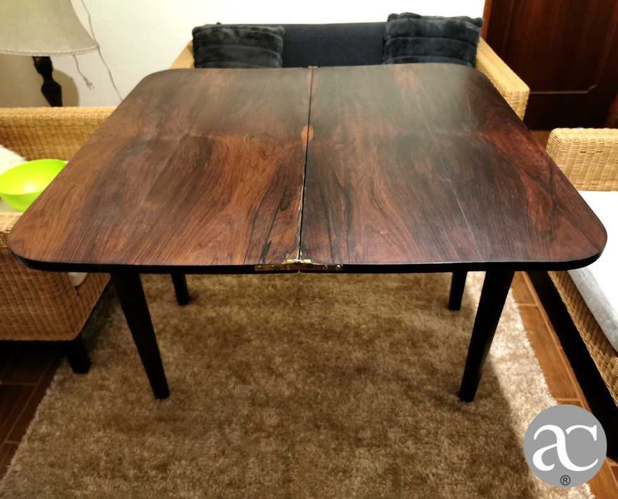 Mesa de chá de abrir em madeira de pau-santo, séc. XIX