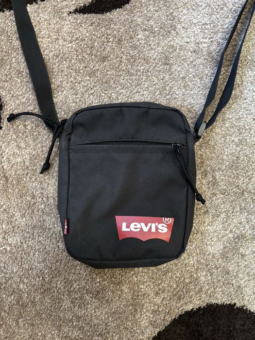Месенджер Levis чорний