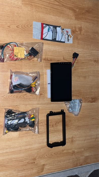 Radio 10” Android 15 / 4+64GB / 8 rdzeni + CarPlay/Android Auto +kamer