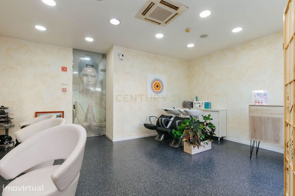 Espaço Comercial à Venda | 107 m² | Zona Nobre do Montijo