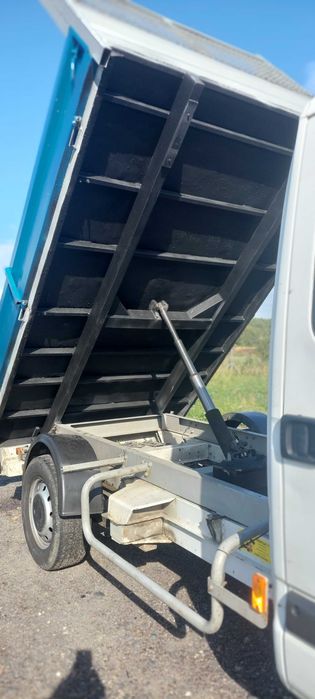 Sprzedam wywrotkę RENAULT MASTER 2005r.