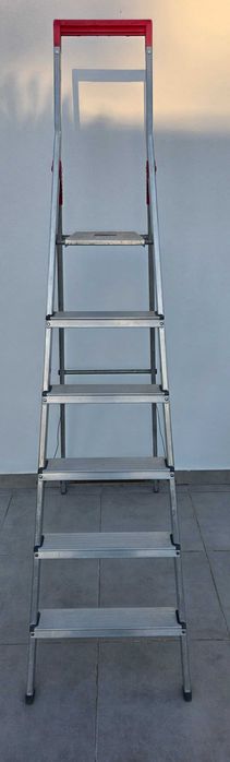 Vendemos um escadote com 6 degraus