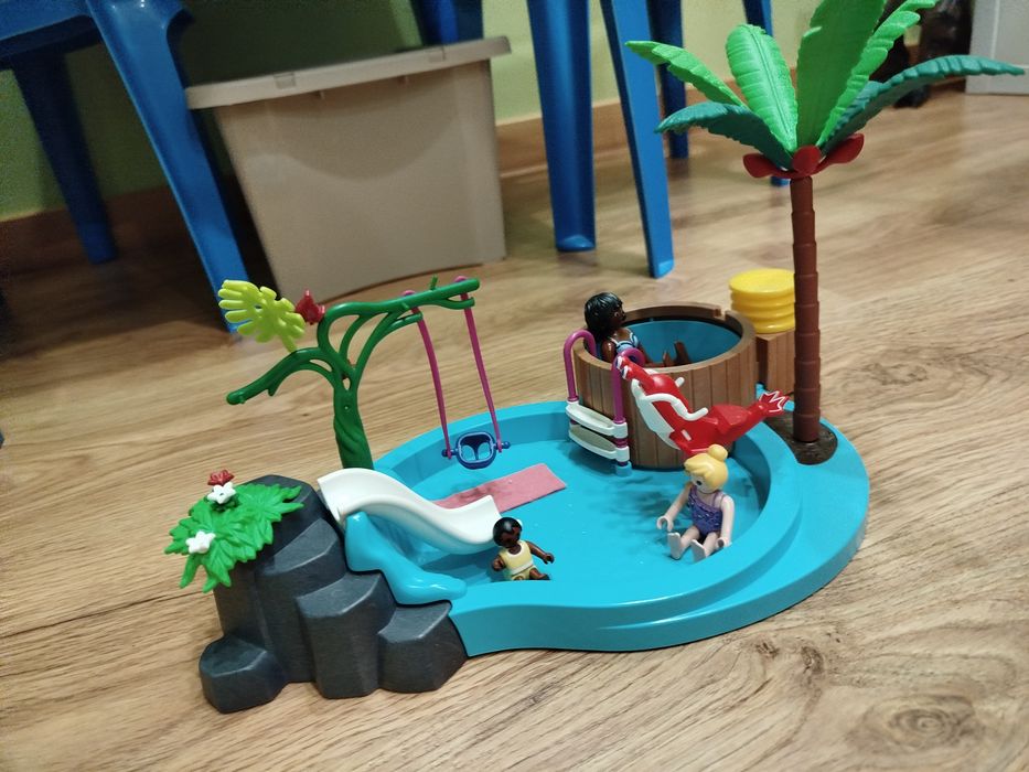 Brinquedo - Piscina e Figuras da PlayMobil