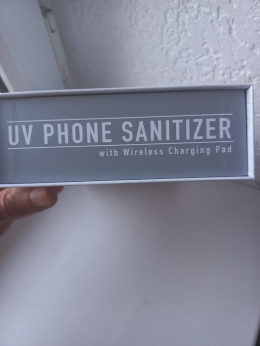 Беспроводная зарядка и очистка телефонов.