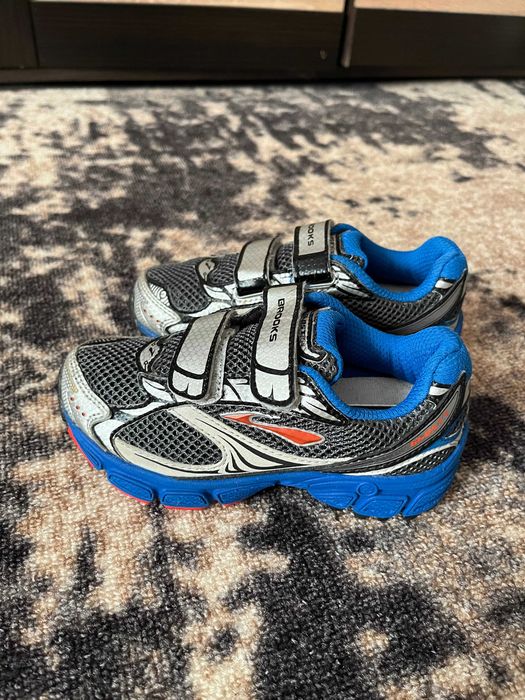 кросівки  Brooks