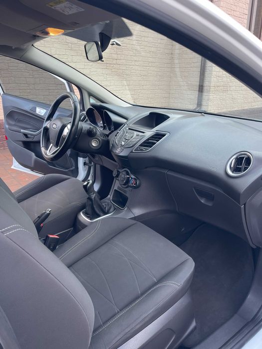 Автомобіль Ford Fieasta