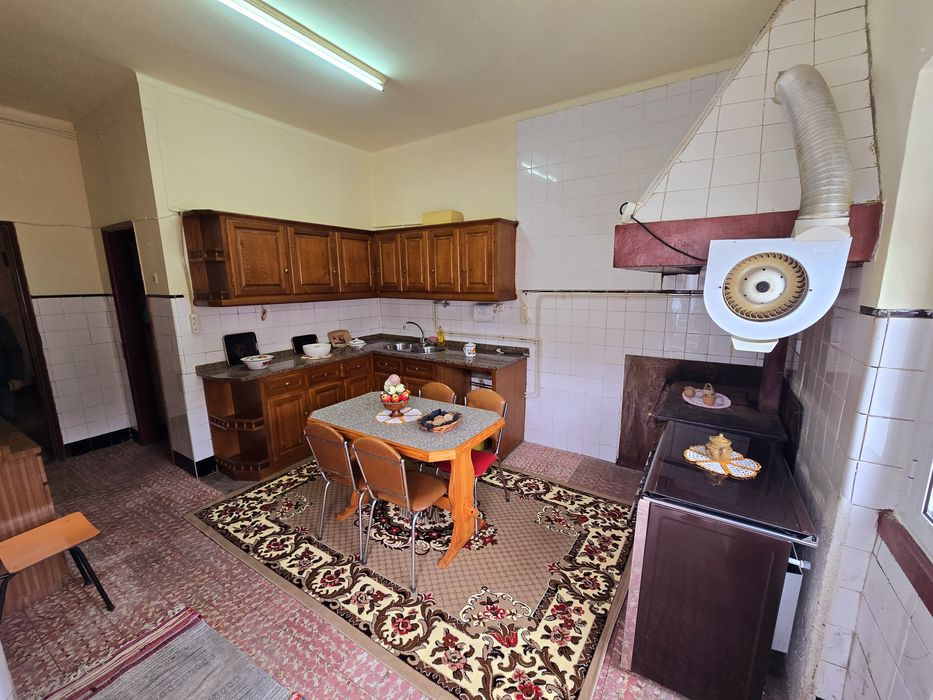 Prédio T5 + Loja Comercial com 3 Frações