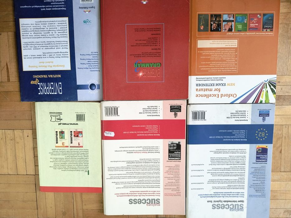 Zestaw 20 podręczników, pomocy naukowych - język angielski, biologia,