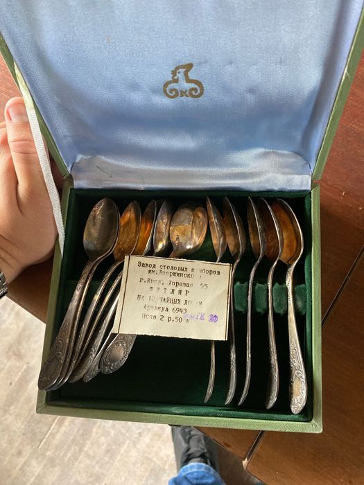 Продам винтажный  набор мельхиоровых чайних ложек