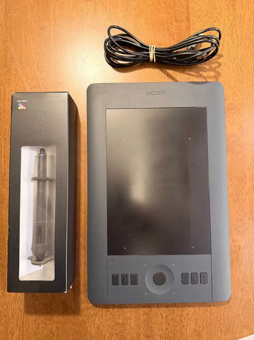 Wacom Intuos Pro Small (PTH-451) CANETA NOVA  Profissional