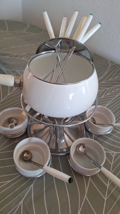 Aparelho / Conjunto de Fondue Completo em Cerâmica e Inox (com Molheiras)".