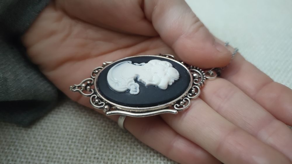 Wisior wisiorek naszyjnik medalion z kobieta kamea retro vintage duża