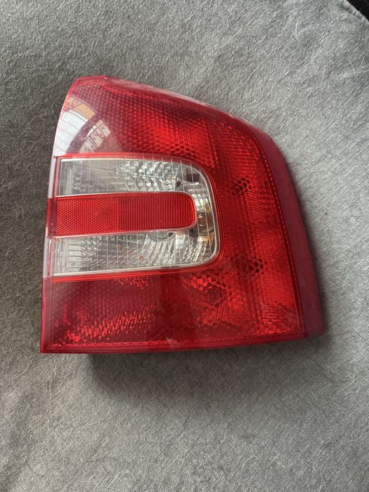 Sprzedam prawą lampe tylna