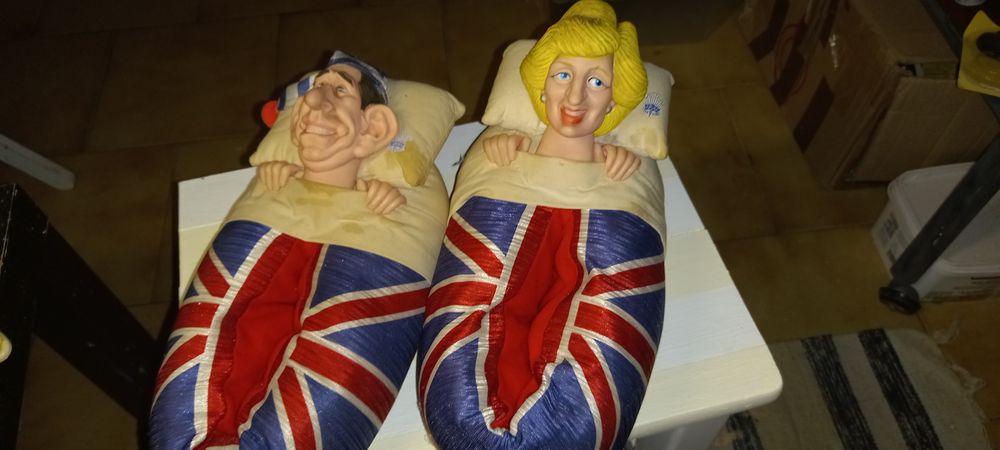 Par de pantufas Lady Diana e Princípe Carlos
