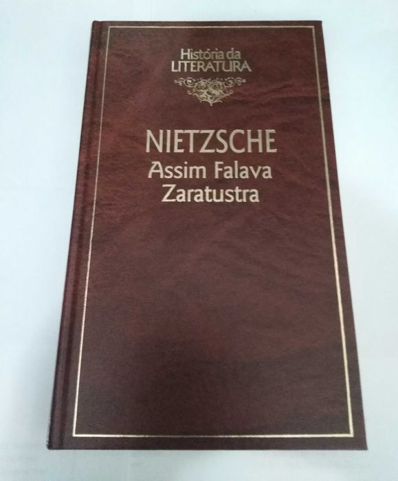Livro Assim Falava Zaratustra de Friedrich Nietzsche.