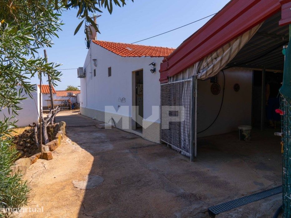 Moradia T2 com terreno em Martim Longo