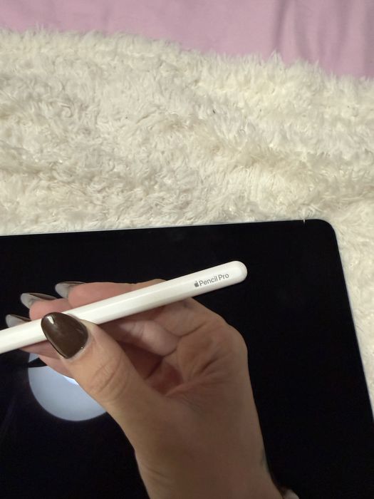iPad Air 13 polegadas (M3), acompanhado de Apple Pencil Pro