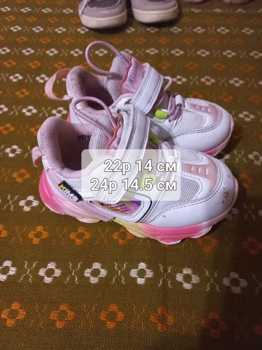 Взуття дитяче кросівки черевички хайтопи