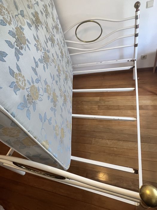 Cama de Casal em Ferro e Latão + Colchão Ortopédico Incluído!