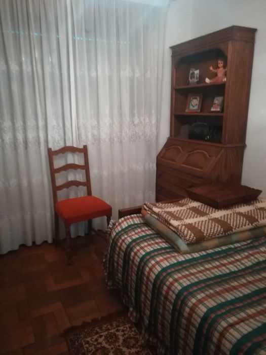 Mobília toda - Madeira maciça - Bom estado