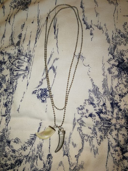 Fio em aço duas voltas com 2 pendentes