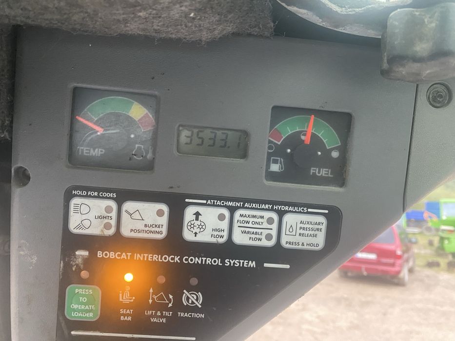 Bobcat T 300 świeżo spr Francji 3500MG masa 4600 kg